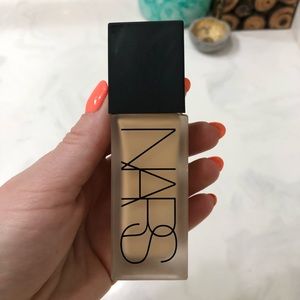 Nars all day weightless luminous foundation